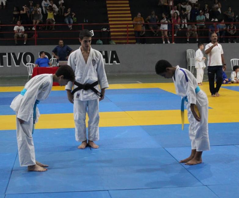 Competição de judô — respeito no tatame